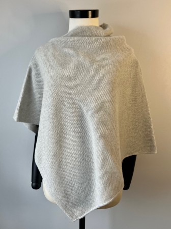 Ro poncho, 100% lamull, kitt-hvit